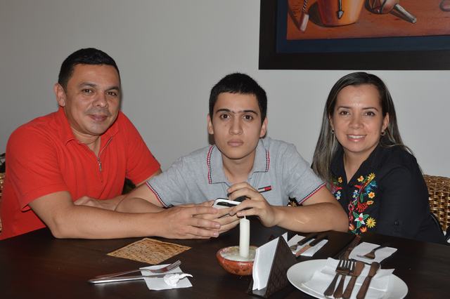 Acá están Fernando Durán, Julián Durán y Claudia Pérez.